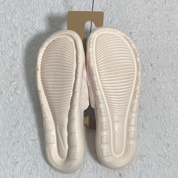 Nike Cream Embossed Slides NWT - Picture 2 of 4